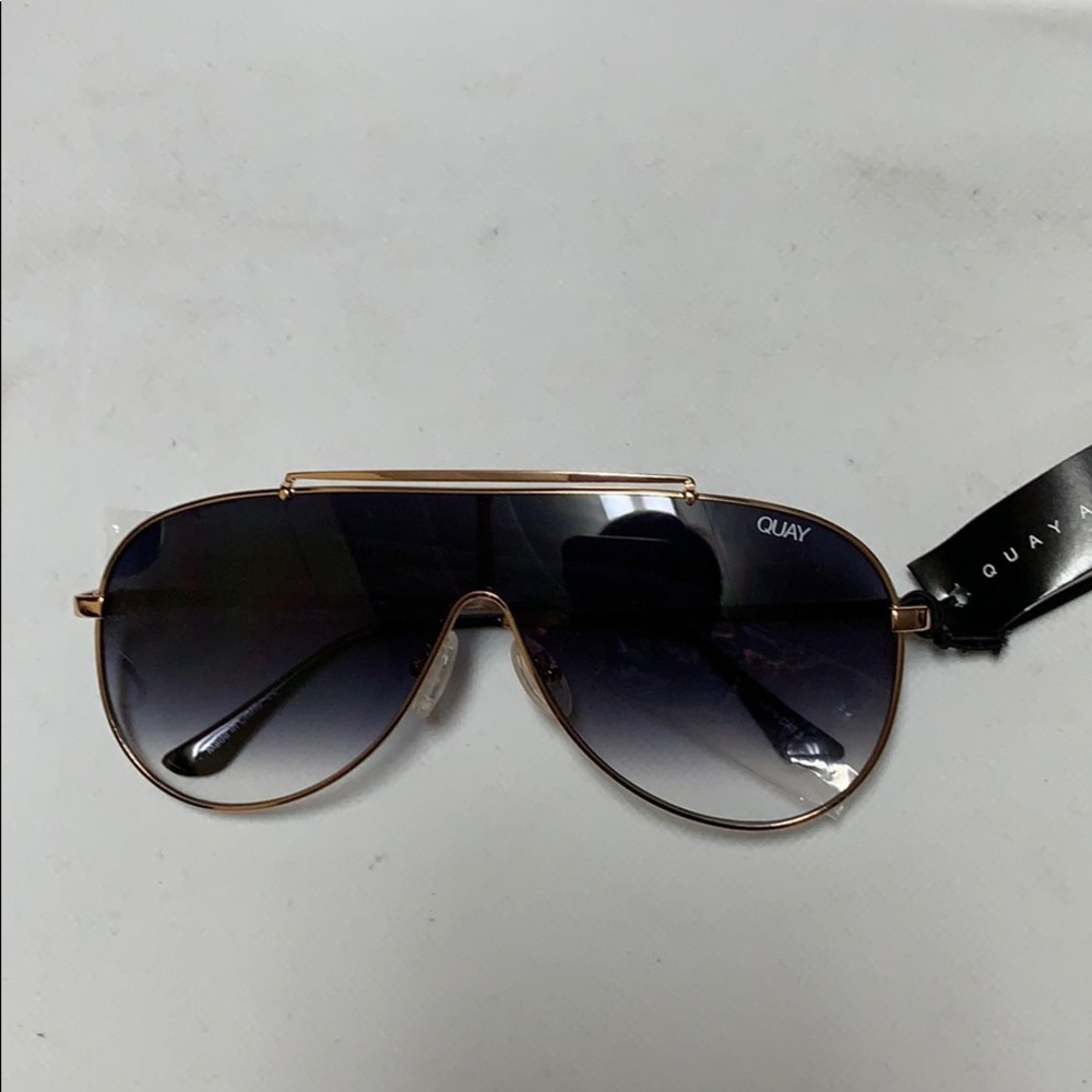 Sunglasses with cases JLO addition